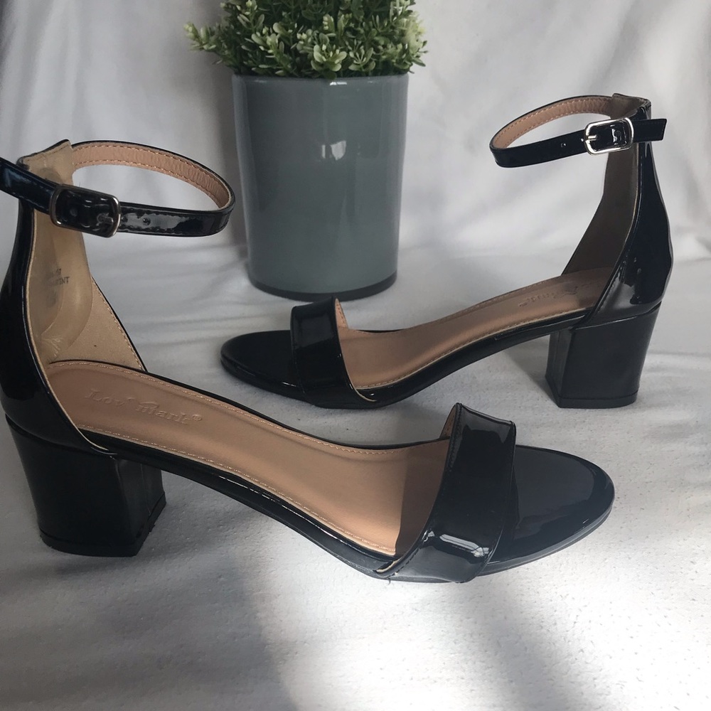 NWT Lov Mark  patent heels
